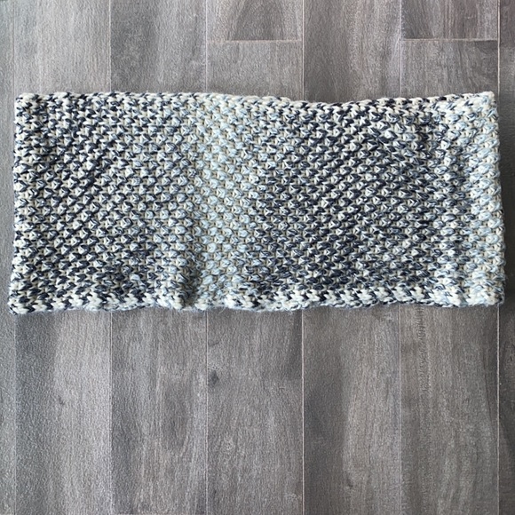 Ombré Black knit infinity scarf - Picture 2 of 3